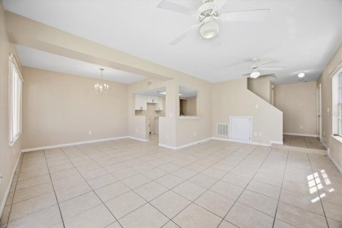 Townhouse in Davenport, Florida 3 bedrooms, 175.31 sq.m. № 2380510 - photo 5