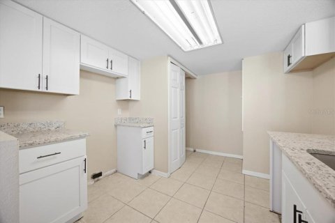 Townhouse in Davenport, Florida 3 bedrooms, 175.31 sq.m. № 2380510 - photo 8