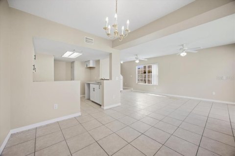 Townhouse in Davenport, Florida 3 bedrooms, 175.31 sq.m. № 2380510 - photo 7