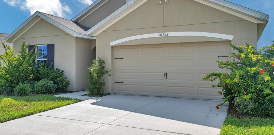 House in Wesley Chapel, Florida 4 bedrooms, 164.16 sq.m. № 1810486