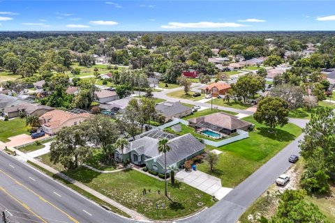 House in Spring Hill, Florida 3 bedrooms, 216.28 sq.m. № 1909671 - photo 2