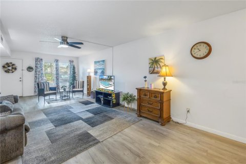 Copropriété à vendre à Kenneth City, Floride: 2 chambres, 106.84 m2 № 1299908 - photo 11