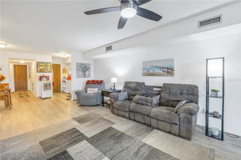 Copropriété à vendre à Kenneth City, Floride: 2 chambres, 106.84 m2 № 1299908 - photo 8
