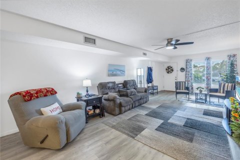Copropriété à vendre à Kenneth City, Floride: 2 chambres, 106.84 m2 № 1299908 - photo 12