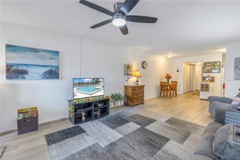 Copropriété à vendre à Kenneth City, Floride: 2 chambres, 106.84 m2 № 1299908 - photo 10