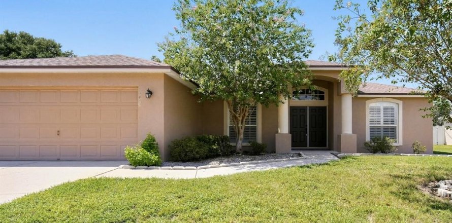 House in Lakeland, Florida 3 bedrooms, 172.71 sq.m. № 2348036