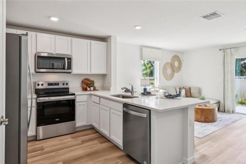 Townhouse in Alachua, Florida 3 bedrooms, 135.45 sq.m. № 2112792 - photo 3