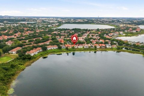 House in Orlando, Florida 5 bedrooms, 288.65 sq.m. № 2217637 - photo 4