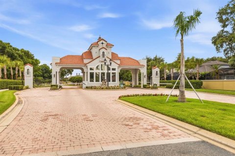 House in Orlando, Florida 5 bedrooms, 288.65 sq.m. № 2217637 - photo 5