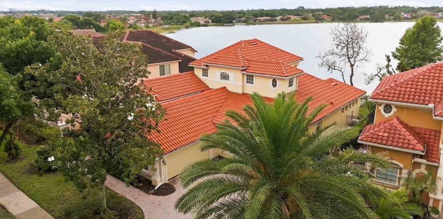 House in Orlando, Florida 5 bedrooms, 288.65 sq.m. № 2217637