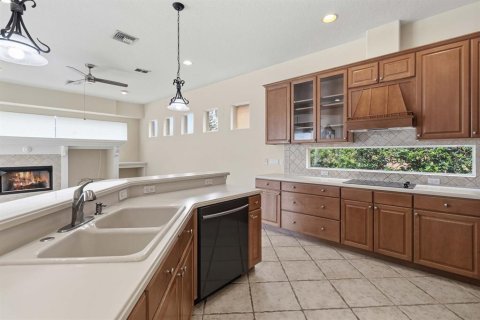 House in Orlando, Florida 5 bedrooms, 288.65 sq.m. № 2217637 - photo 24