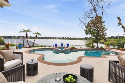House in Orlando, Florida 5 bedrooms, 288.65 sq.m. № 2217637 - photo 9