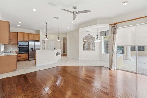 House in Orlando, Florida 5 bedrooms, 288.65 sq.m. № 2217637 - photo 20