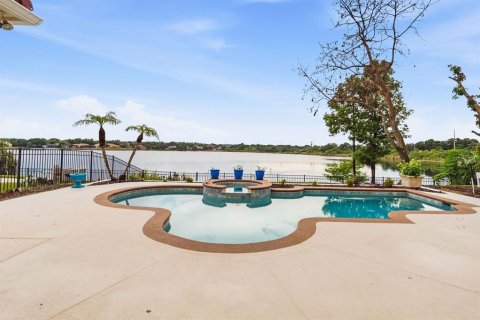 House in Orlando, Florida 5 bedrooms, 288.65 sq.m. № 2217637 - photo 2