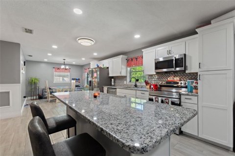 Villa ou maison à vendre à Winter Haven, Floride: 4 chambres, 155.33 m2 № 1518268 - photo 6