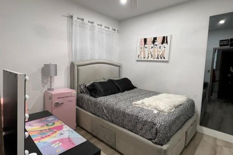 Condo in Pembroke Pines, Florida, 2 bedrooms  № 2247977 - photo 21
