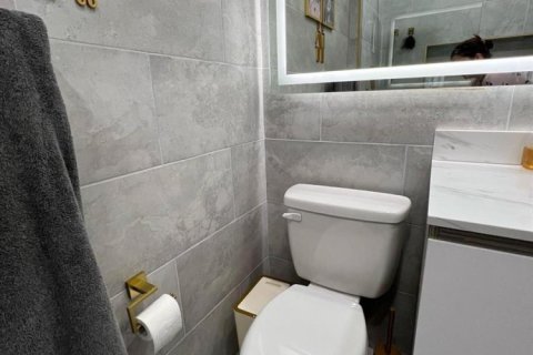 Condo in Pembroke Pines, Florida, 2 bedrooms  № 2247977 - photo 27