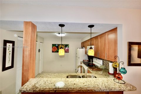 Кондоминиум с 2 спальнями в Майами, Флорида № 2040767