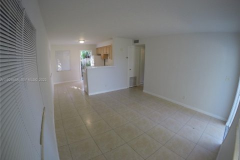 Снять в аренду квартиру в Холливуд, Флорида 1 спальня, 69.68м2, № 1989371 - фото 6