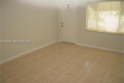 Снять в аренду квартиру в Холливуд, Флорида 1 спальня, 69.68м2, № 1989371 - фото 7