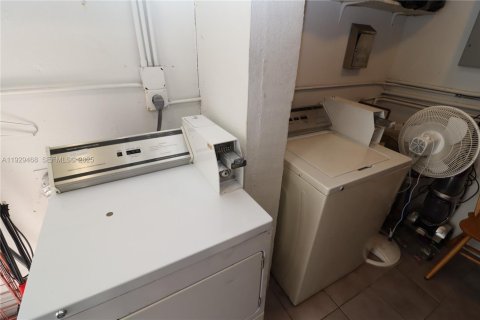 Снять в аренду квартиру в Холливуд, Флорида 1 спальня, 69.68м2, № 1989371 - фото 16