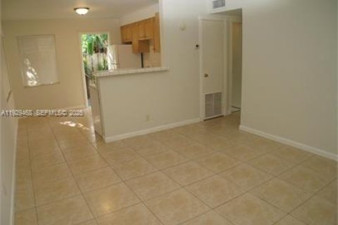 Снять в аренду квартиру в Холливуд, Флорида 1 спальня, 69.68м2, № 1989371 - фото 4