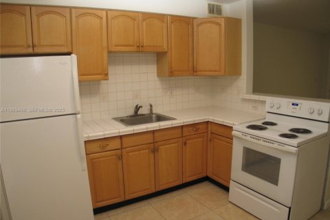 Снять в аренду квартиру в Холливуд, Флорида 1 спальня, 69.68м2, № 1989371 - фото 12