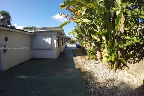 Снять в аренду квартиру в Холливуд, Флорида 1 спальня, 69.68м2, № 1989371 - фото 9