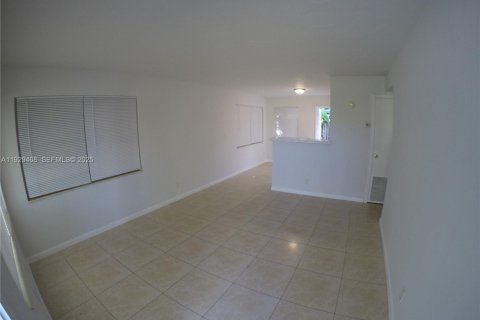 Снять в аренду квартиру в Холливуд, Флорида 1 спальня, 69.68м2, № 1989371 - фото 3