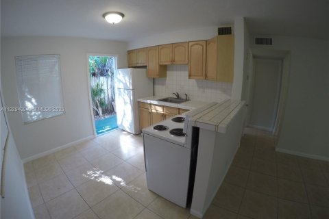 Снять в аренду квартиру в Холливуд, Флорида 1 спальня, 69.68м2, № 1989371 - фото 8