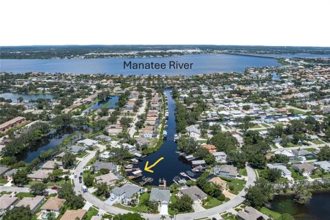 House in Bradenton, Florida 3 bedrooms, 163.69 sq.m. № 1911563 - photo 1