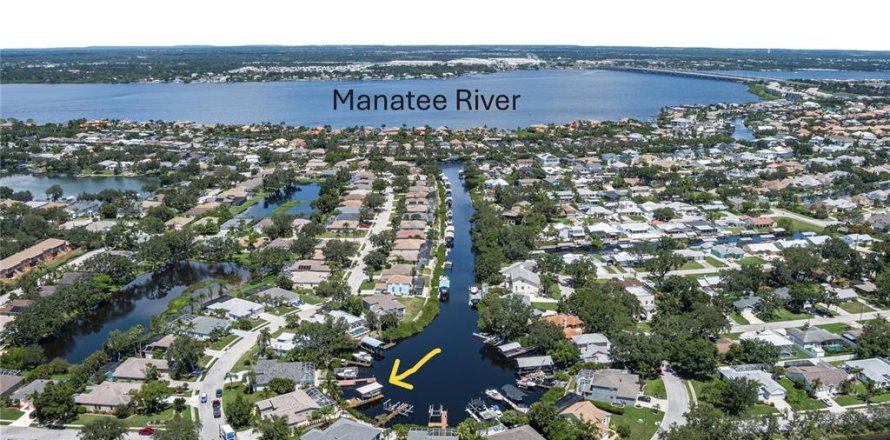 House in Bradenton, Florida 3 bedrooms, 163.69 sq.m. № 1911563