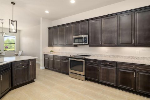 House in Venice, Florida 3 bedrooms, 302.21 sq.m. № 2150905 - photo 14
