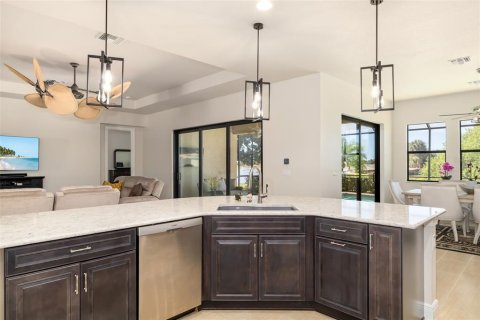 House in Venice, Florida 3 bedrooms, 302.21 sq.m. № 2150905 - photo 16