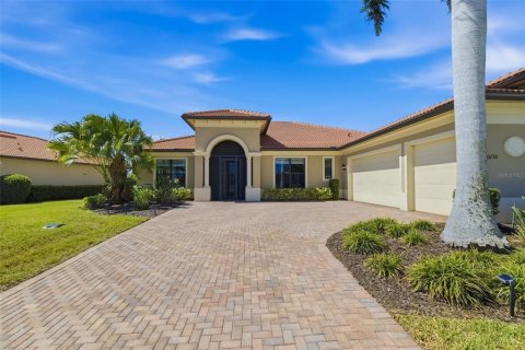 House in Venice, Florida 3 bedrooms, 302.21 sq.m. № 2150905