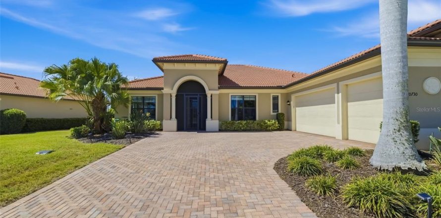 House in Venice, Florida 3 bedrooms, 302.21 sq.m. № 2150905