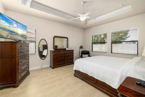 House in Venice, Florida 3 bedrooms, 302.21 sq.m. № 2150905 - photo 24