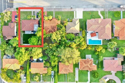 Снять в аренду виллу или дом в Корал-Гейблс, Флорида 4 спальни, 126.53м2, № 1927163 - фото 24