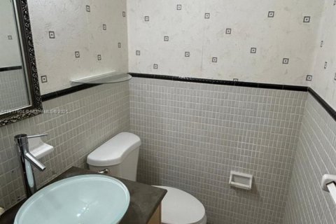 Condo in Hallandale Beach, Florida, 1 bedroom  № 1973953 - photo 7