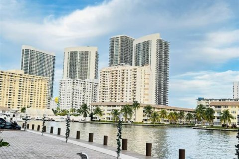 Condo in Hallandale Beach, Florida, 1 bedroom  № 1973953 - photo 26