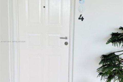 Condo in Hallandale Beach, Florida, 1 bedroom  № 1973953 - photo 20