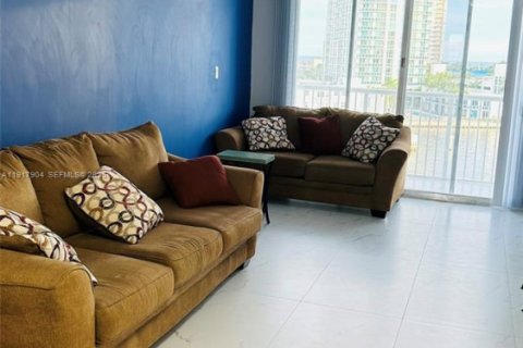 Condo in Hallandale Beach, Florida, 1 bedroom  № 1973953 - photo 15