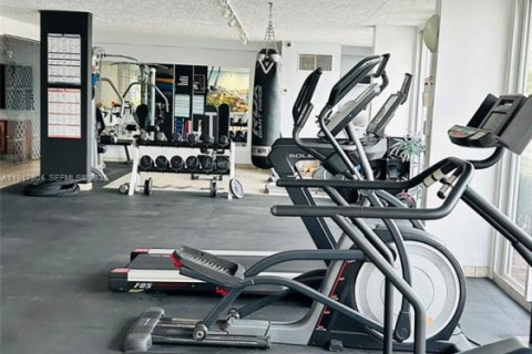 Condo in Hallandale Beach, Florida, 1 bedroom  № 1973953 - photo 27