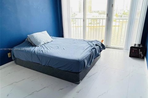 Condo in Hallandale Beach, Florida, 1 bedroom  № 1973953 - photo 9