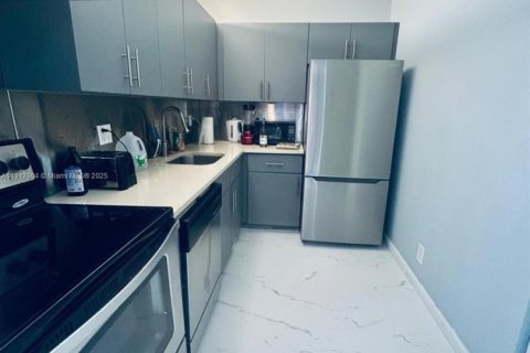 Condo in Hallandale Beach, Florida, 1 bedroom  № 1973953 - photo 4