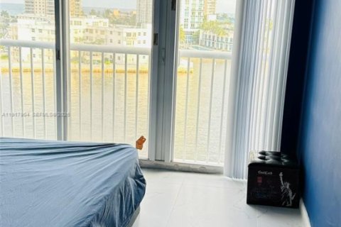 Condo in Hallandale Beach, Florida, 1 bedroom  № 1973953 - photo 8