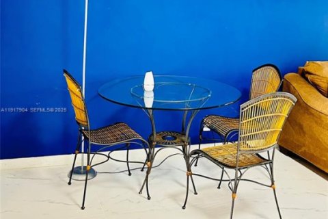 Condo in Hallandale Beach, Florida, 1 bedroom  № 1973953 - photo 16