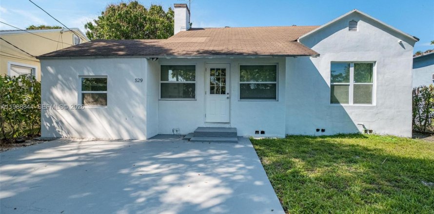 Дом в Майами, Флорида 3 спальни, 151.43м2 № 2052115