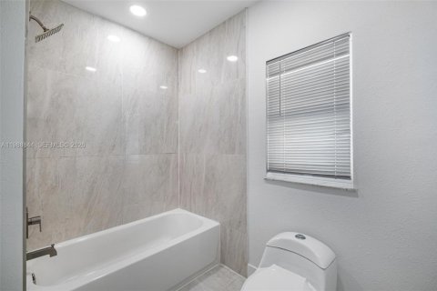 Купить виллу или дом в Майами, Флорида 3 спальни, 151.43м2, № 2052115 - фото 17