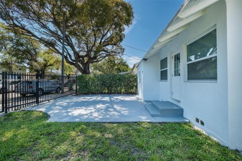 Купить виллу или дом в Майами, Флорида 3 спальни, 151.43м2, № 2052115 - фото 26